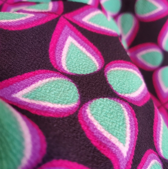 Pencil skirt, never worn, can fit 2XL- 3XL - Picture 2 of 5